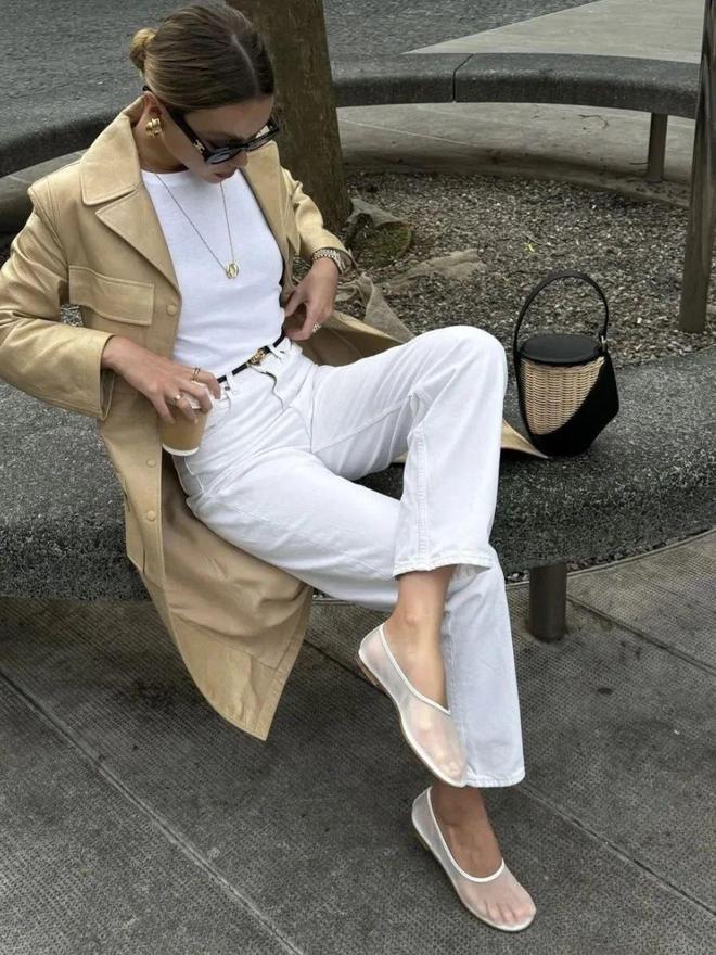 流行的“丑鞋”火爆了怎么搭都时髦！j9九游会俱乐部登录入口今年春天(图3)